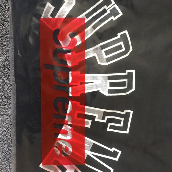 Supreme Curve Logo Tee Black SS17 - Picture 2 of 5